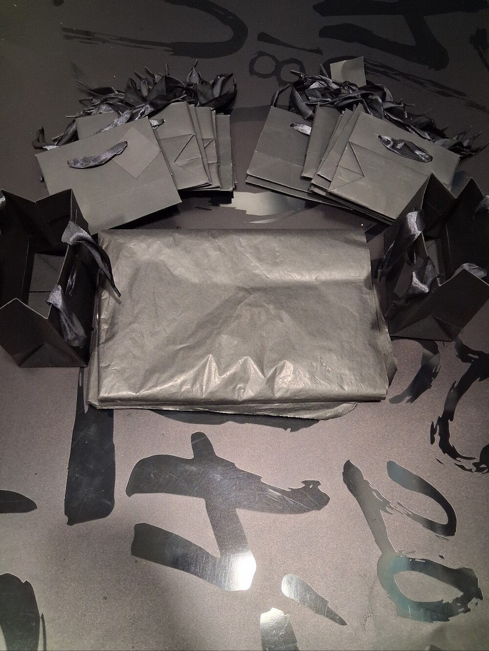 20 Piece Black Gift Bags and Tissue Paper Set